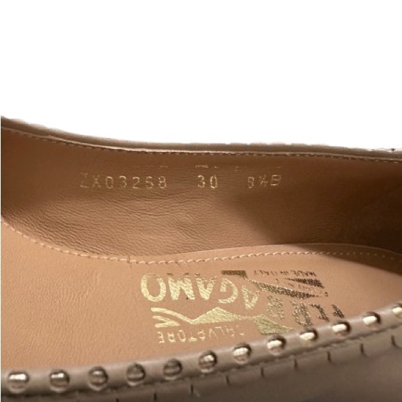 Salvatore Ferragamo Bow Accent Women's Nude Heels - Picture 5 of 6